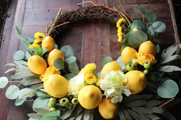 Zesty Yellow Wreath